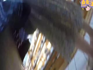 [偷拍] 超\市尾随狂拍！年轻美女 `裙底春光全泄露